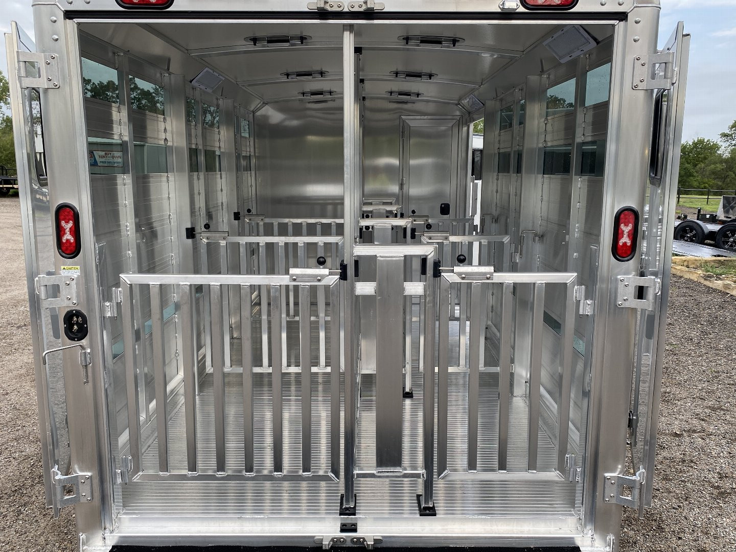 New 2025 Cimarron Showstar 6 Pen Bumper Pull