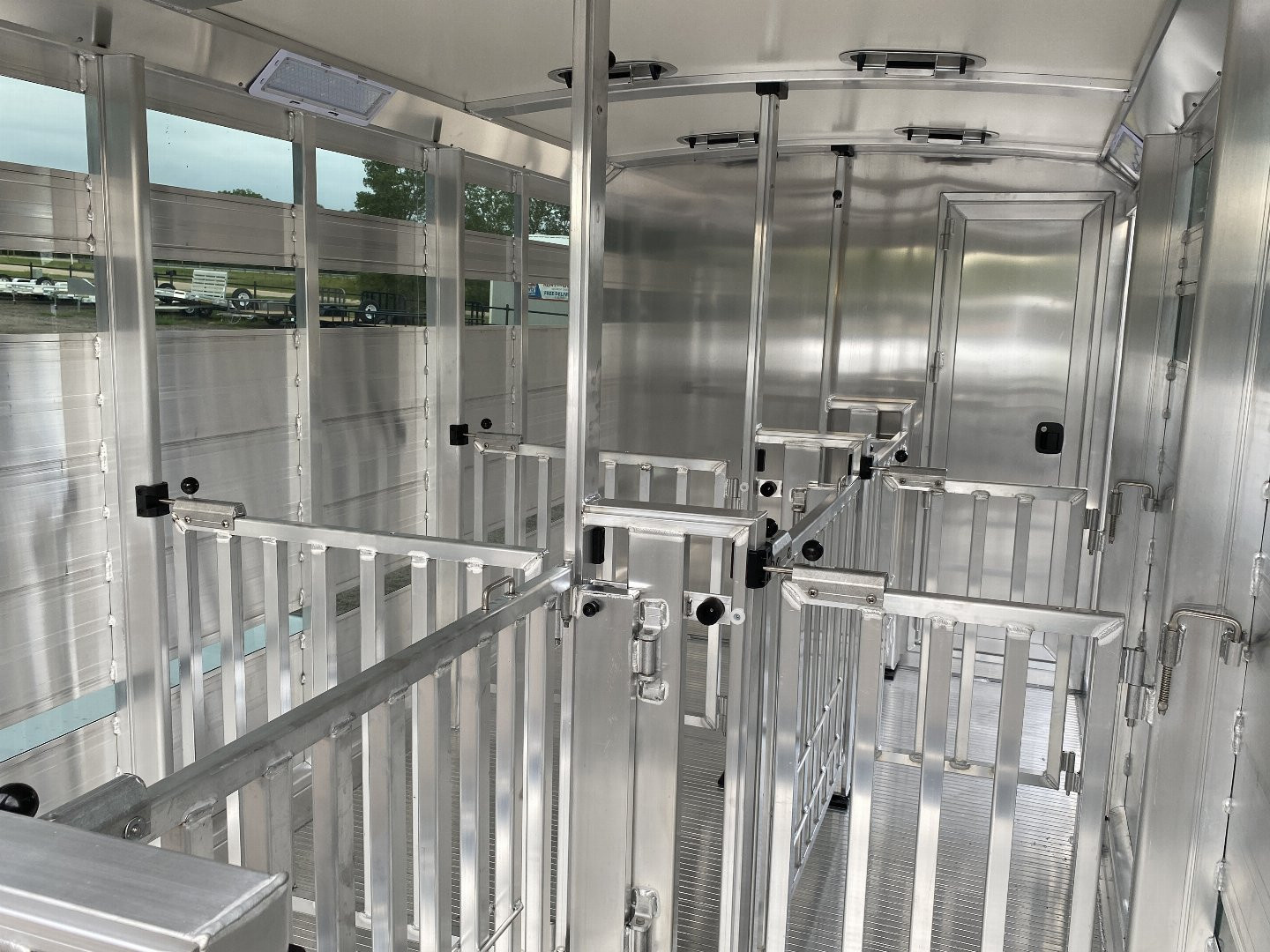 New 2025 Cimarron Showstar 6 Pen Bumper Pull