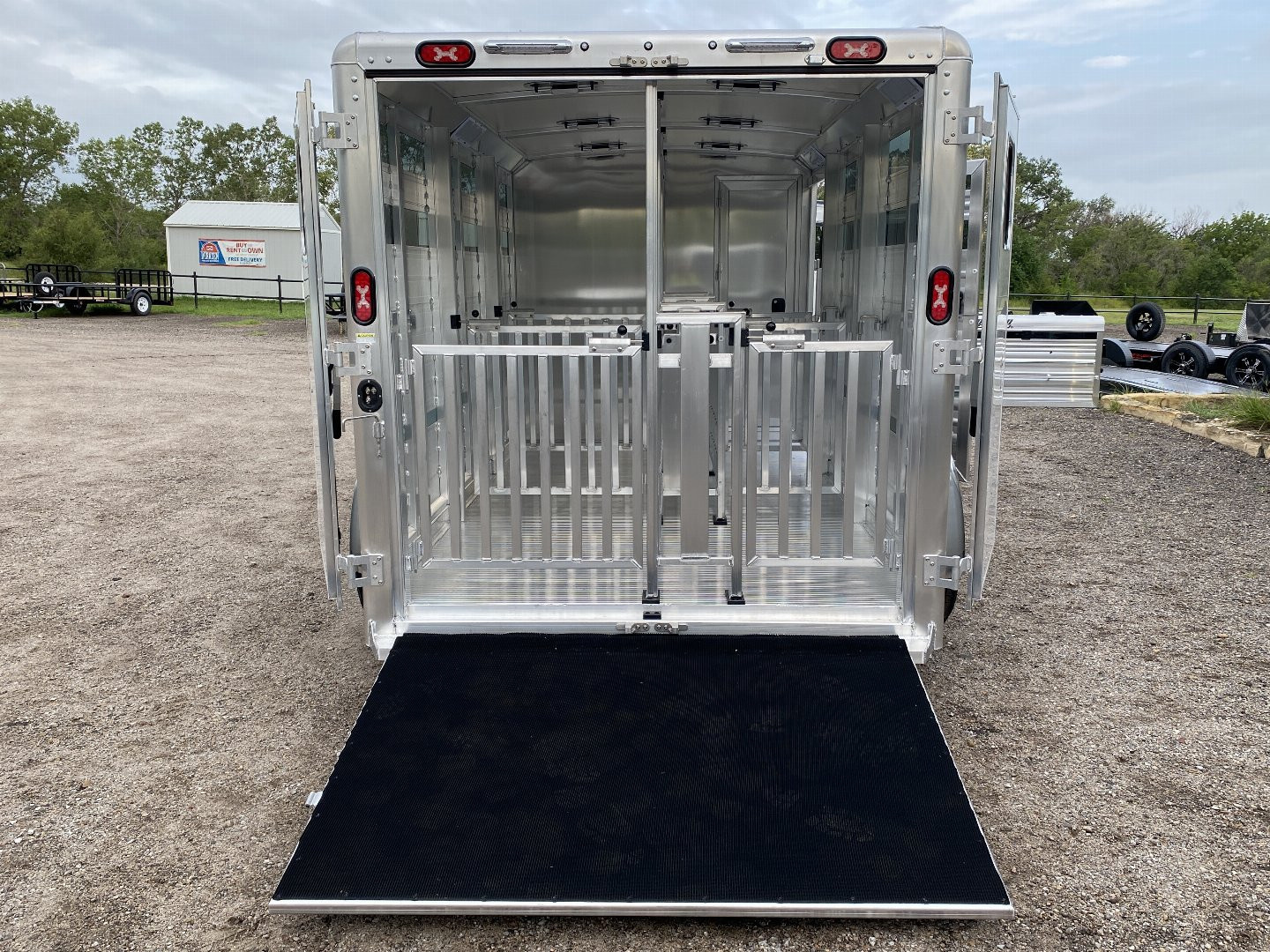 New 2025 Cimarron Showstar 6 Pen Bumper Pull