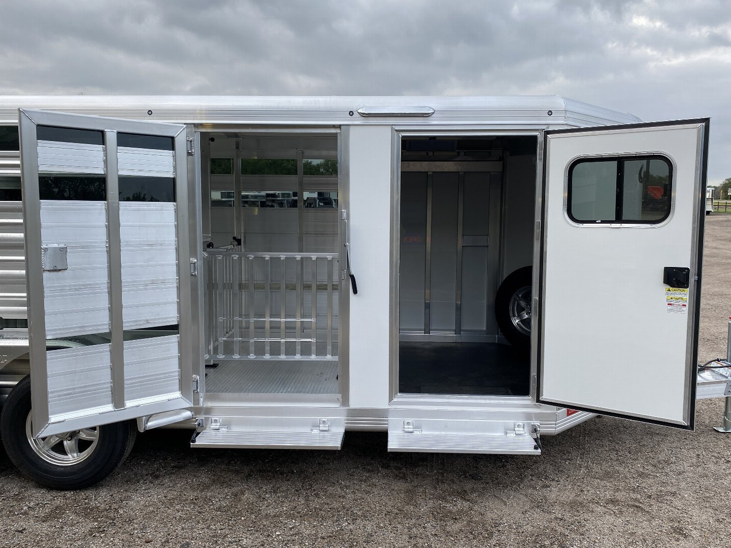 New 2025 Cimarron Showstar 6 Pen Bumper Pull