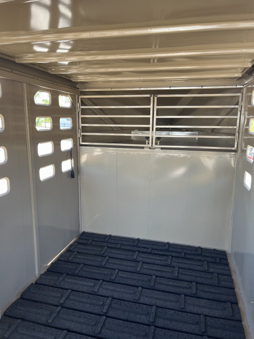 New 2024 Eagle-X Livestock Trailer 28'