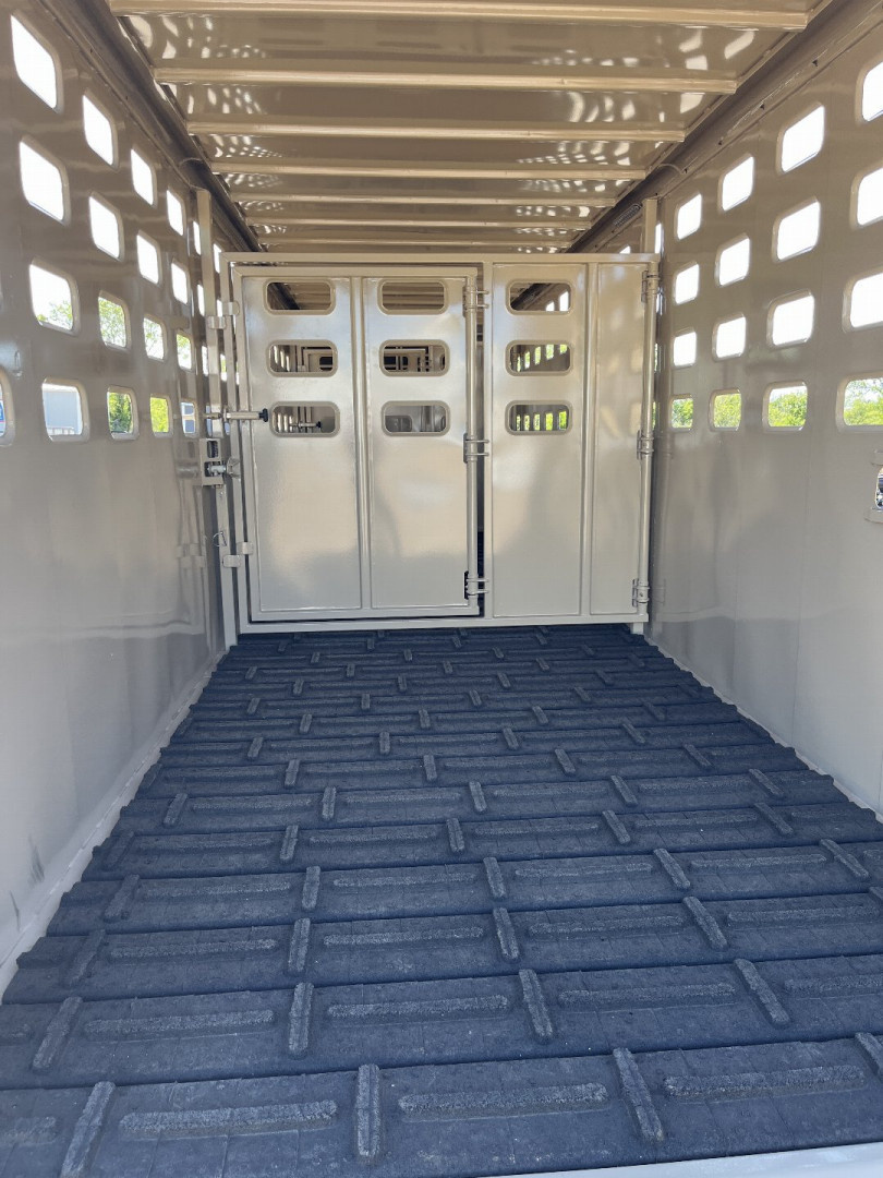 New 2024 Eagle-X Livestock Trailer 28'