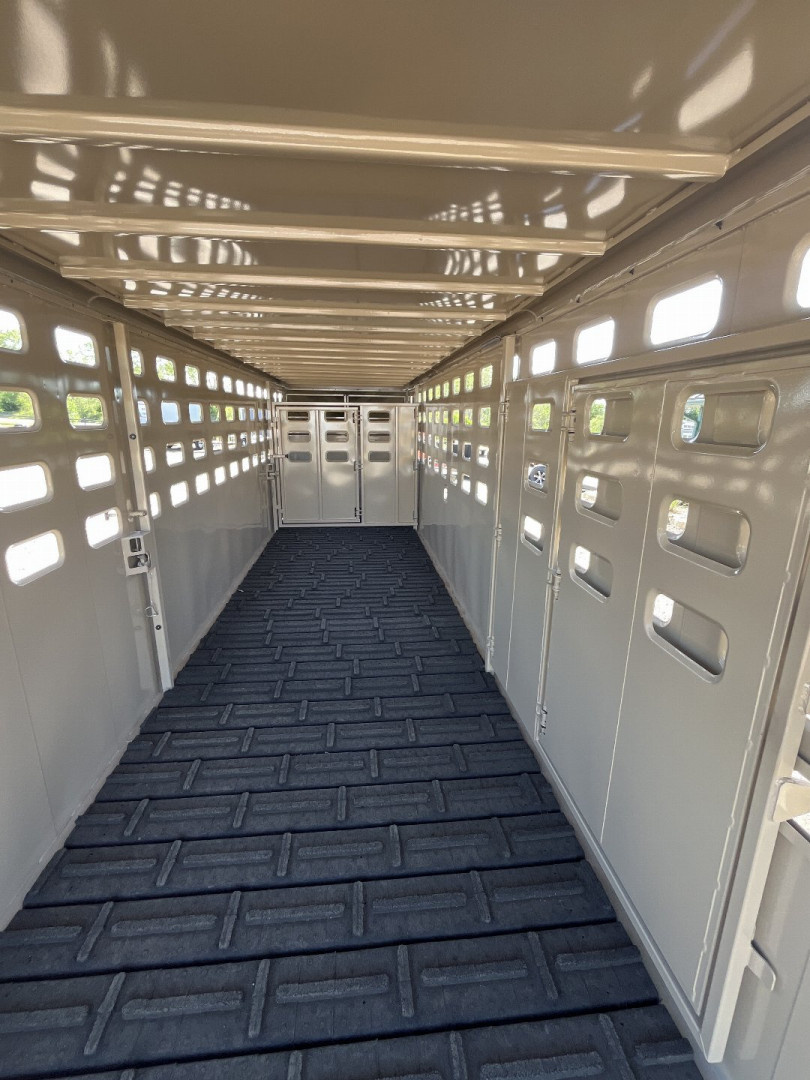 New 2024 Eagle-X Livestock Trailer 28'