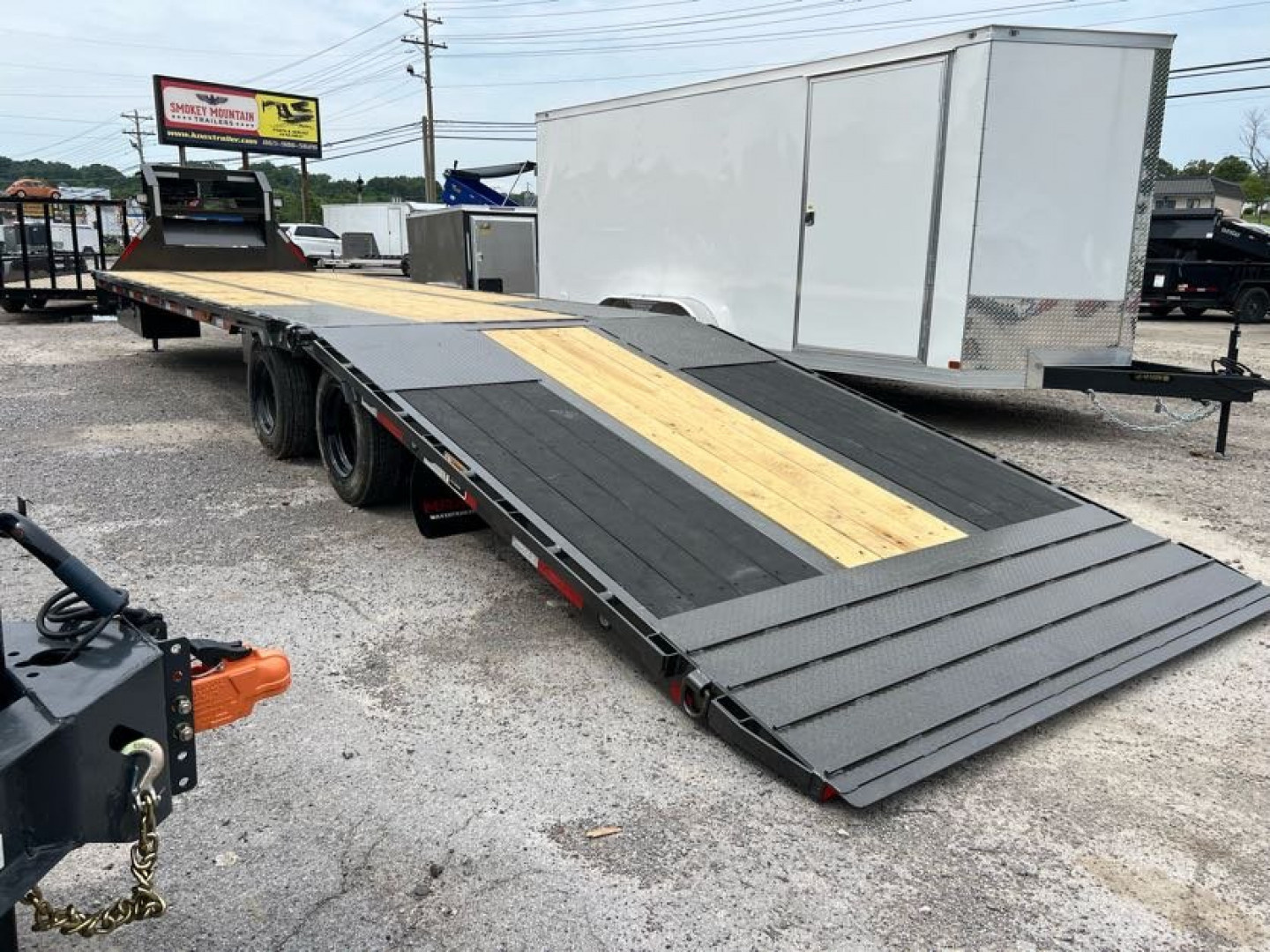 New 2025 MAXX-D YDB 34' HYD DOVE, HYD JACK Equipment Trailer