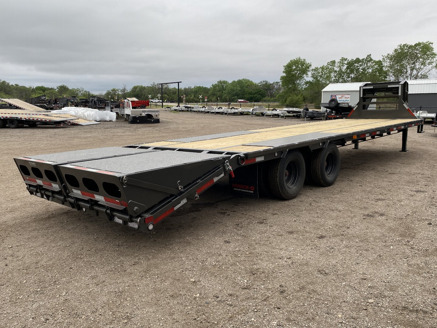 New 2024 MAXXD LDX Flatbed Trailer 102"x32'