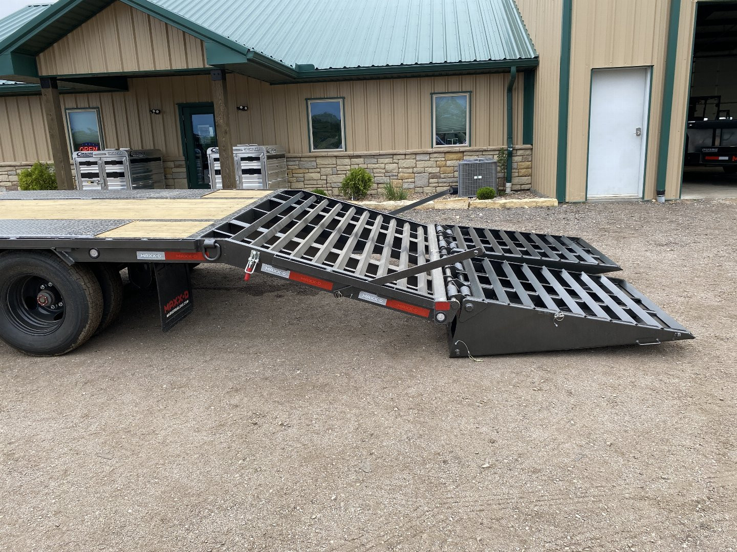 New 2024 MAXXD LDX Flatbed Trailer 102"x32'