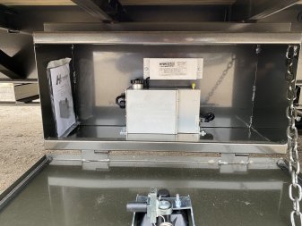 New 2024 MAXXD LDX Flatbed Trailer 102"x32'