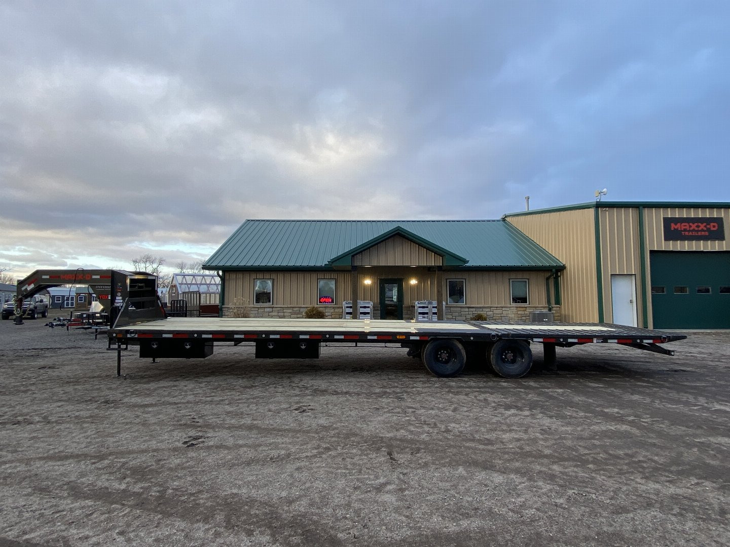New 2024 MAXXD YDX Flatbed Trailer 36' Hyd. Dovetail
