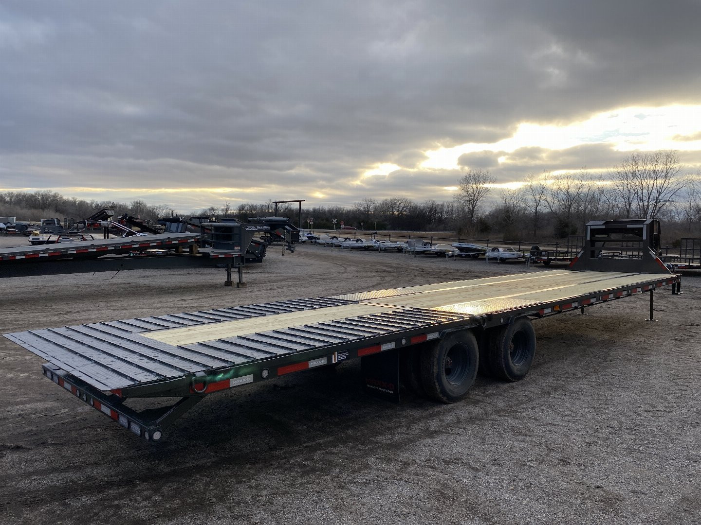 New 2024 MAXXD YDX Flatbed Trailer 36' Hyd. Dovetail