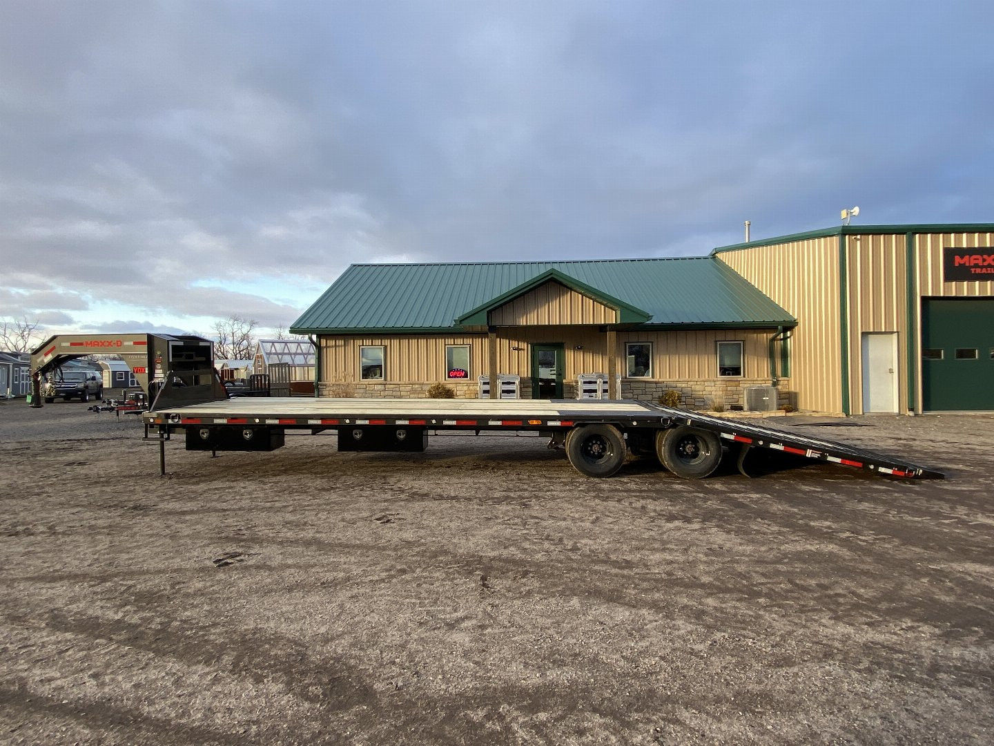 New 2024 MAXXD YDX Flatbed Trailer 36' Hyd. Dovetail