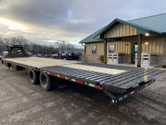 New 2024 MAXXD YDX Flatbed Trailer 36' Hyd. Dovetail