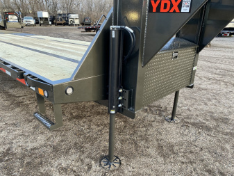 New 2024 MAXXD YDX Flatbed Trailer 36' Hyd. Dovetail