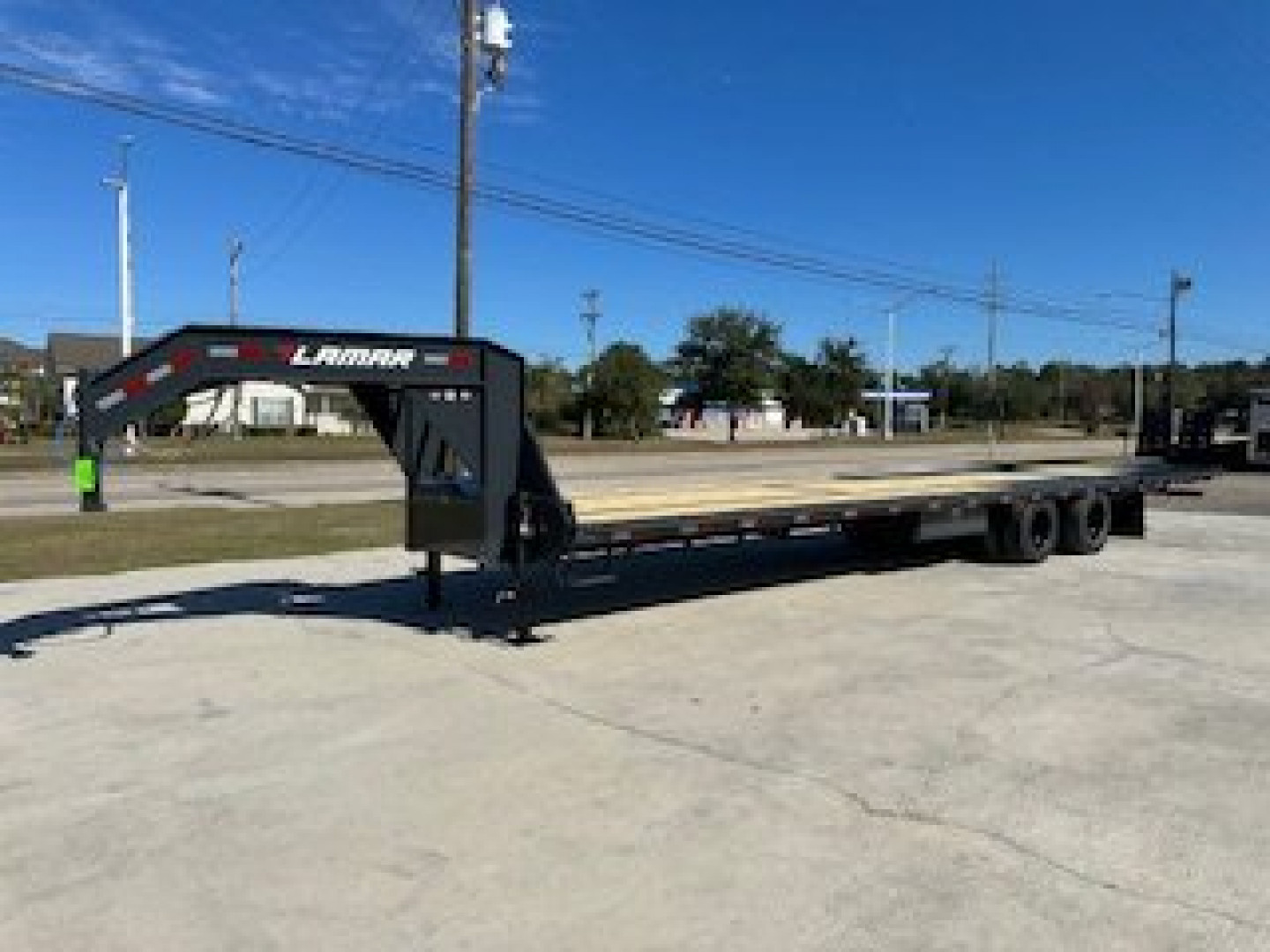 New 2025 Lamar Trailers 8.5x36 Gooseneck Deckover Equipment Trailer