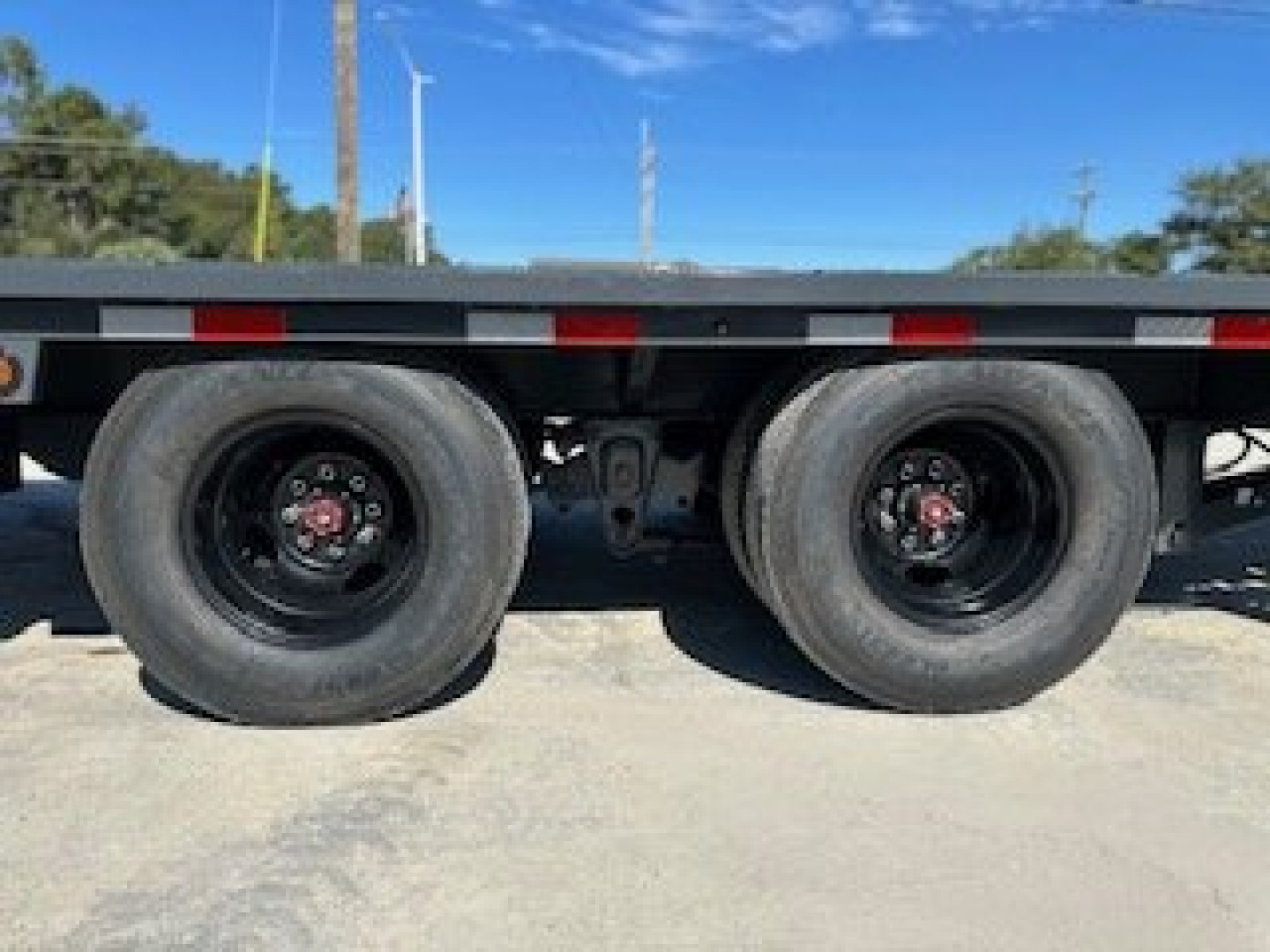 New 2025 Lamar Trailers 8.5x36 Gooseneck Deckover Equipment Trailer