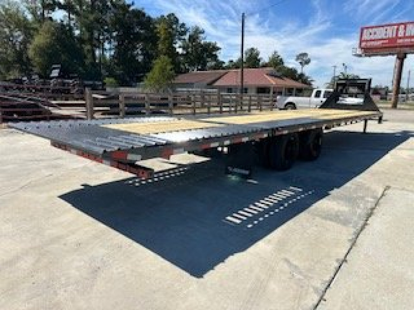 New 2025 Lamar Trailers 8.5x36 Gooseneck Deckover Equipment Trailer