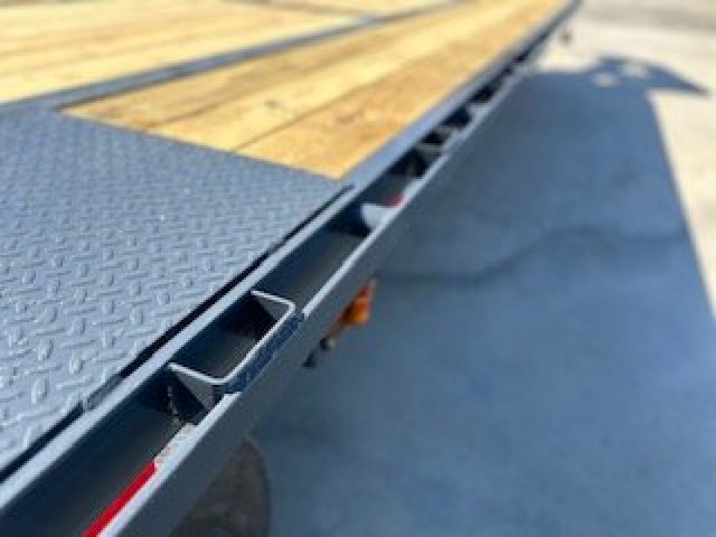 New 2025 Lamar Trailers 8.5x36 Gooseneck Deckover Equipment Trailer