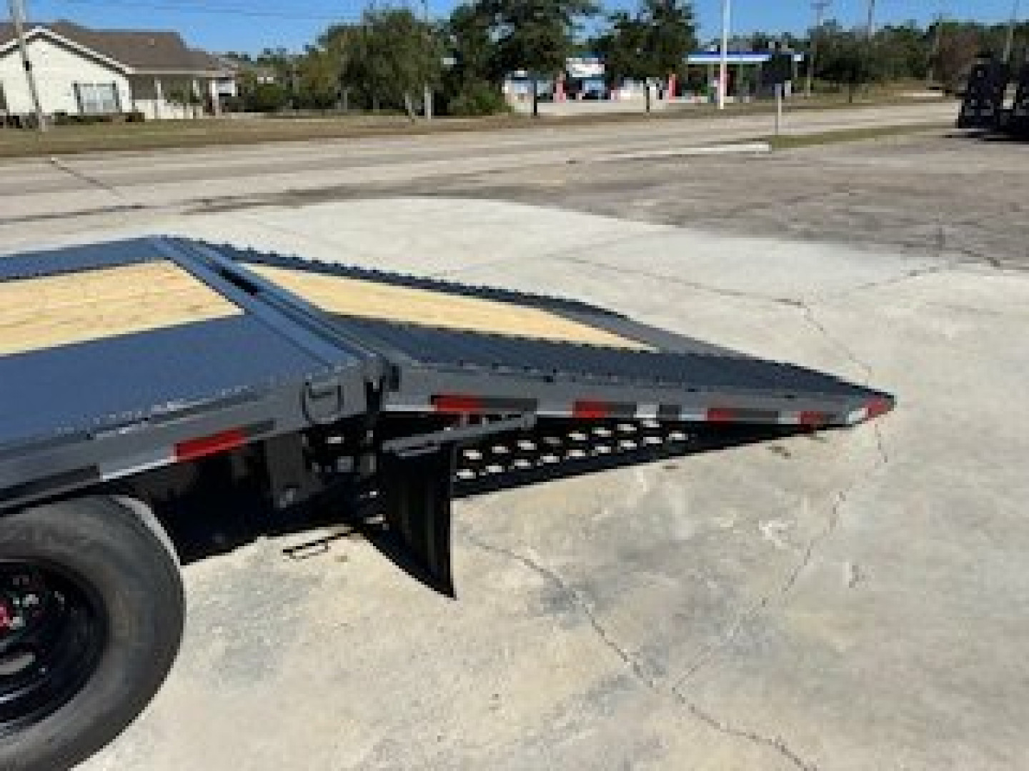 New 2025 Lamar Trailers 8.5x36 Gooseneck Deckover Equipment Trailer