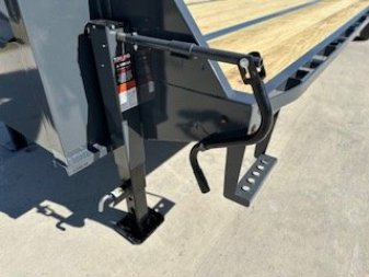New 2025 Lamar Trailers 8.5x36 Gooseneck Deckover Equipment Trailer