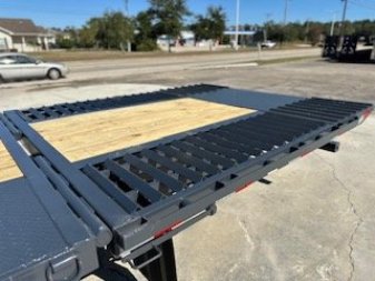 New 2025 Lamar Trailers 8.5x36 Gooseneck Deckover Equipment Trailer
