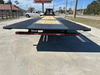 New 2025 Lamar Trailers 8.5x36 Gooseneck Deckover Equipment Trailer