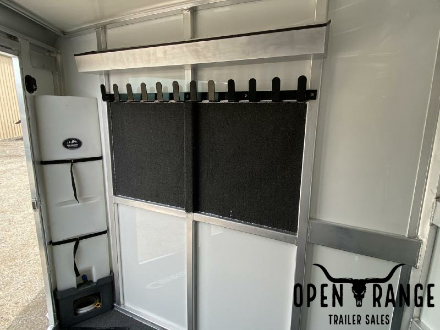 New 2024 CIMARRON TRAILERS  Norstar Horse Trailer