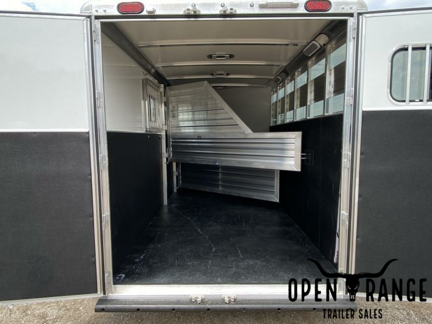 New 2024 CIMARRON TRAILERS  Norstar Horse Trailer