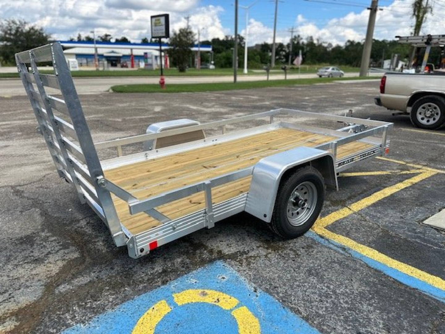 New 2025 BEAR TRACK 5.5x10SA Utility Trailer
