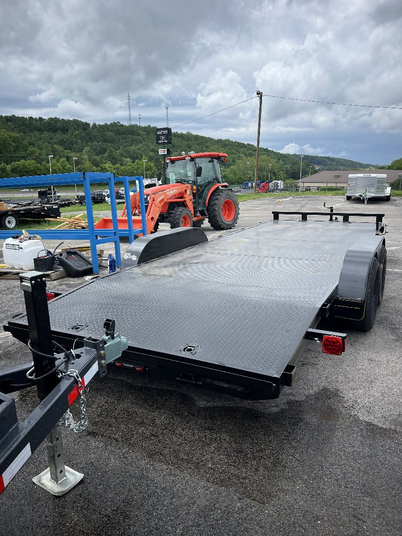 New 2025 P & T Trailers 82X20SSCH Car Hauler