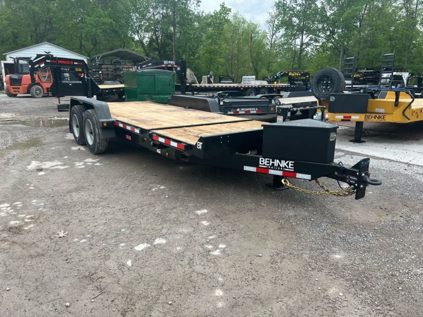 New 2025 Behnke TBCT 20K OAK RUB RAIL FLAPS Equipment Trailer