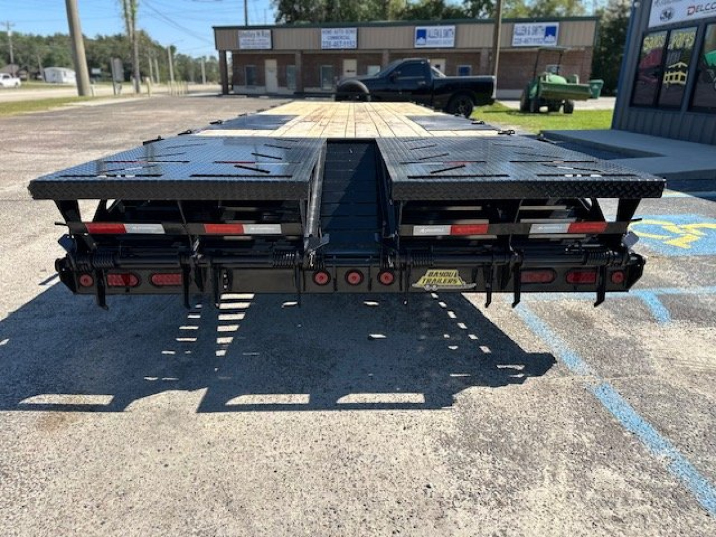 Used 2024 Norstar 8.5X30 Equipment Trailer