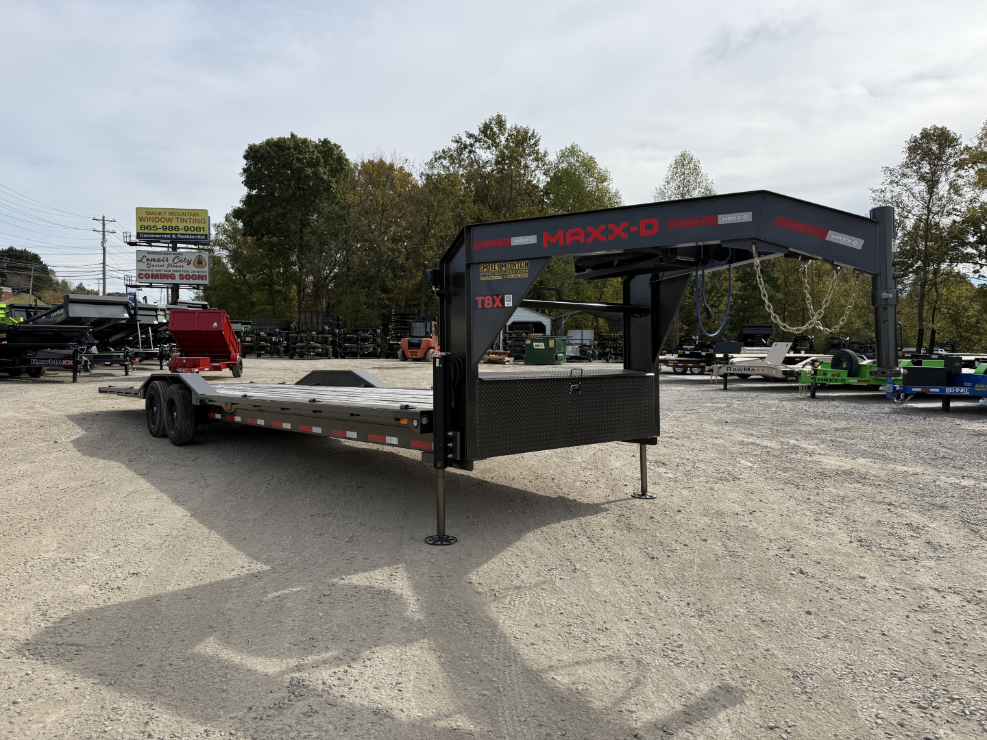 New 2025 MAXXD T8X GN 102X32 Equipment Trailer
