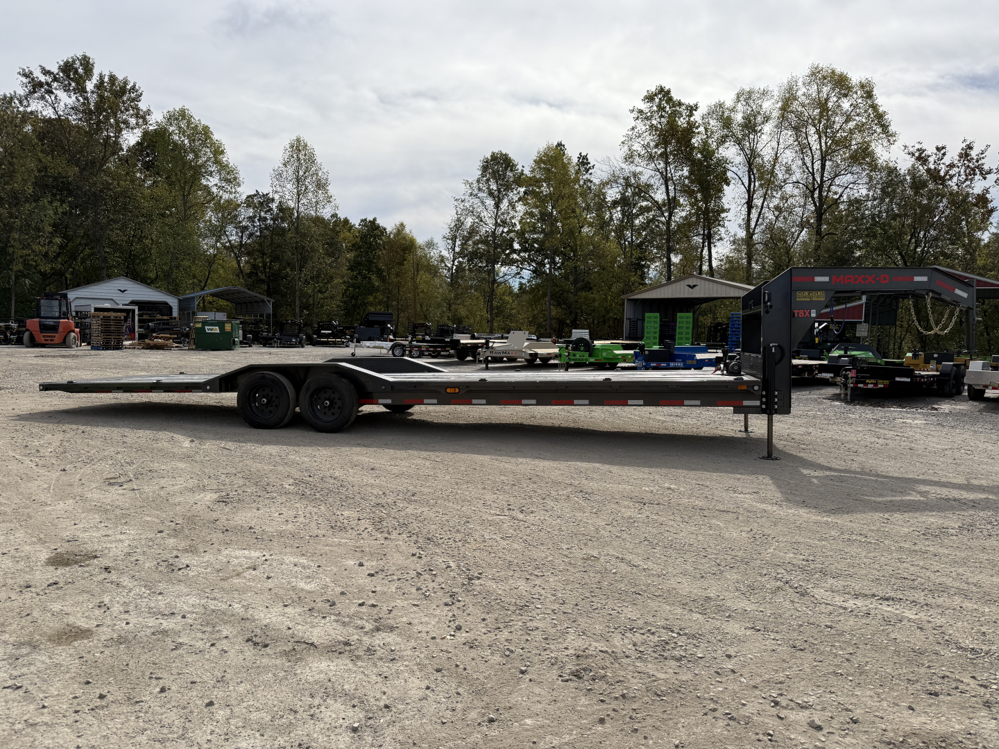 New 2025 MAXXD T8X GN 102X32 Equipment Trailer