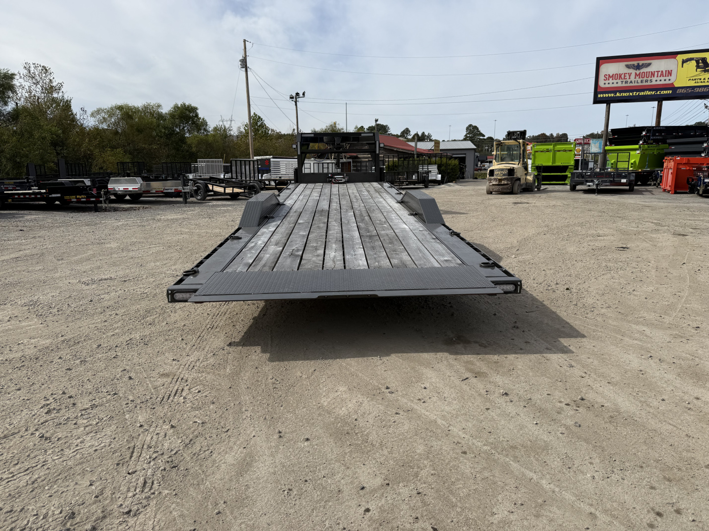 New 2025 MAXXD T8X GN 102X32 Equipment Trailer