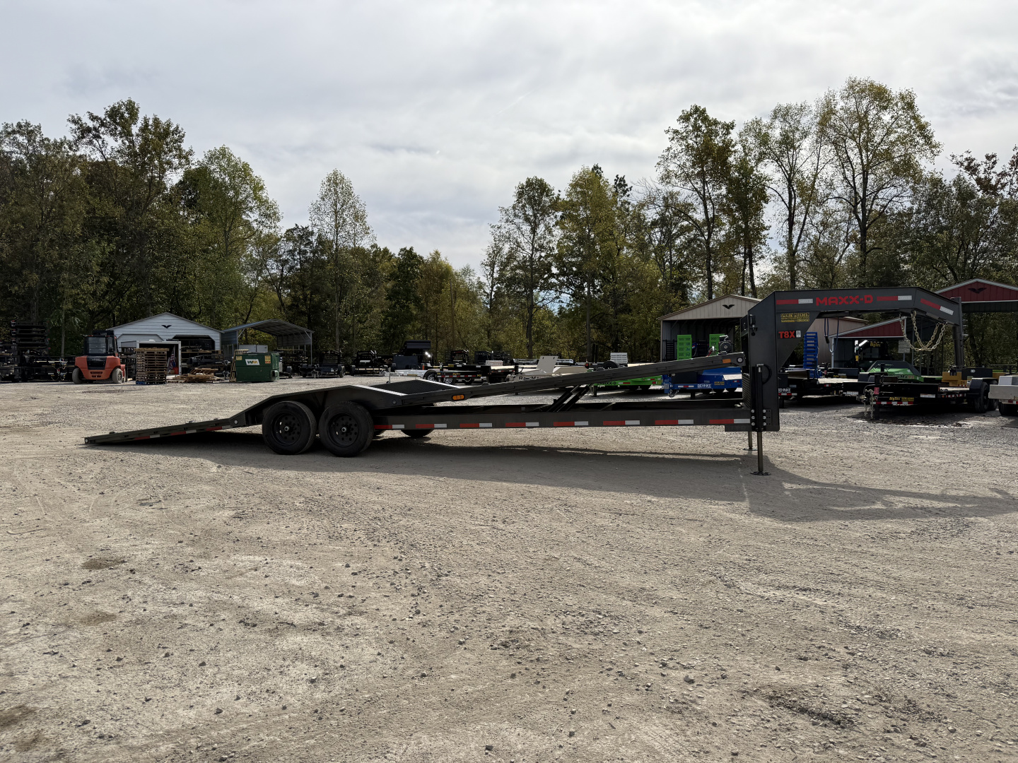 New 2025 MAXXD T8X GN 102X32 Equipment Trailer