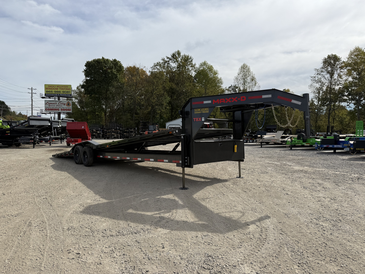 New 2025 MAXXD T8X GN 102X32 Equipment Trailer