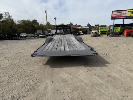 New 2025 MAXXD T8X GN 102X32 Equipment Trailer