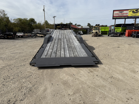 New 2025 MAXXD T8X GN 102X32 Equipment Trailer