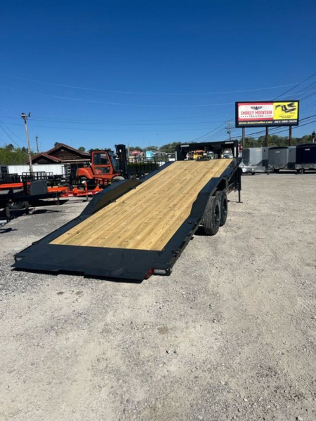 New 2025 MAXXD T8X GN 102X24 Equipment Trailer