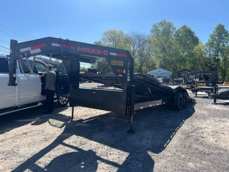 New 2025 MAXXD T8X GN 102X24 Equipment Trailer
