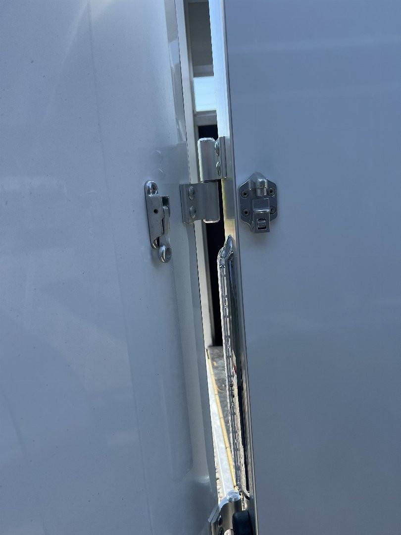 New 2025 Shadow 3 HORSE SLANT STABLELITE Stock / Stock Combo Trailer