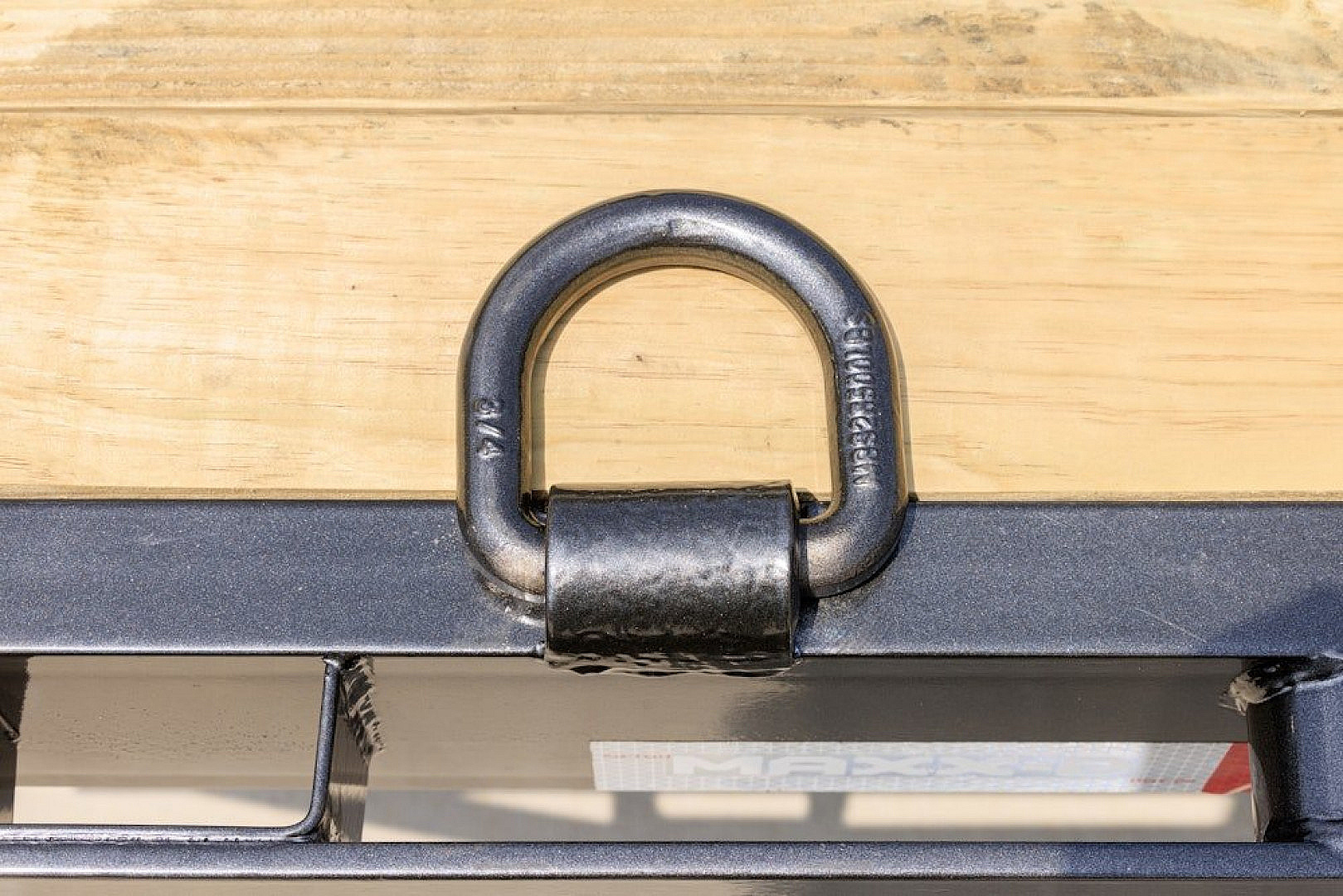 New 2026 MAXX-D 102x24 H9X 22K Equipment Hauler / 22,000 GVWR / 10K Super Single Torsion Axles / 5ft Dovetail / Maxxd Ramps / Drive Over Fenders