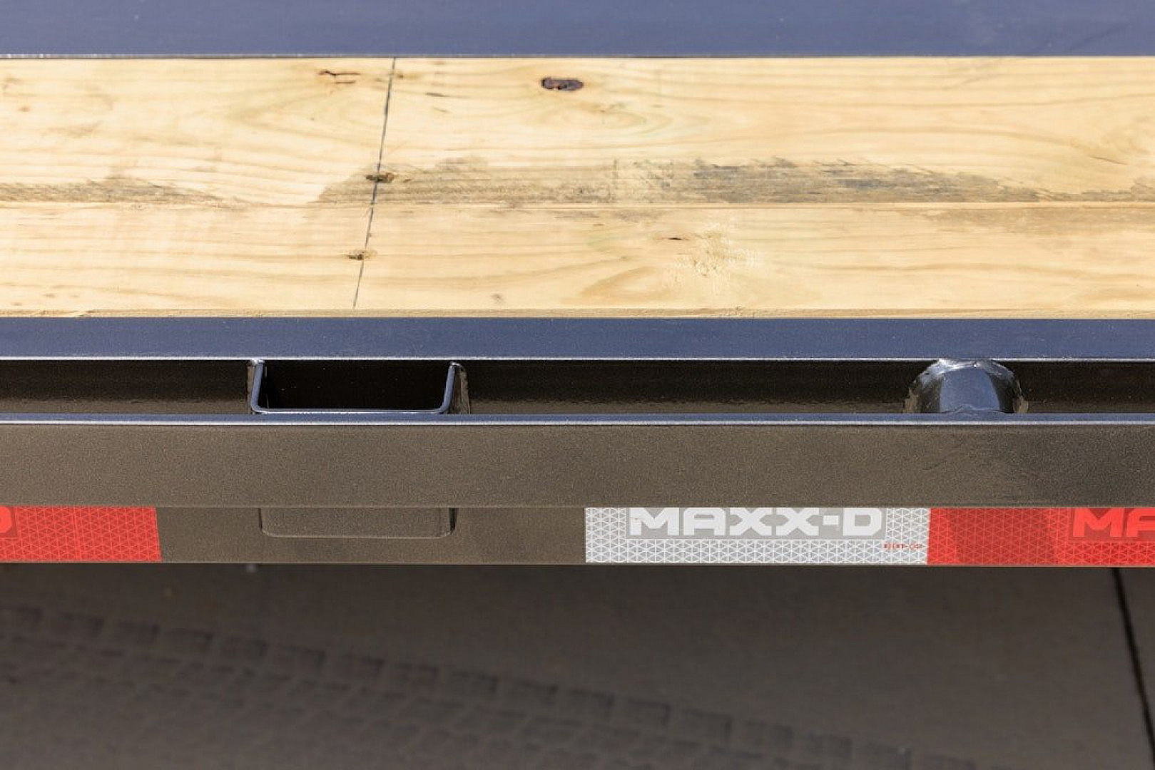 New 2026 MAXX-D 102x24 H9X 22K Equipment Hauler / 22,000 GVWR / 10K Super Single Torsion Axles / 5ft Dovetail / Maxxd Ramps / Drive Over Fenders