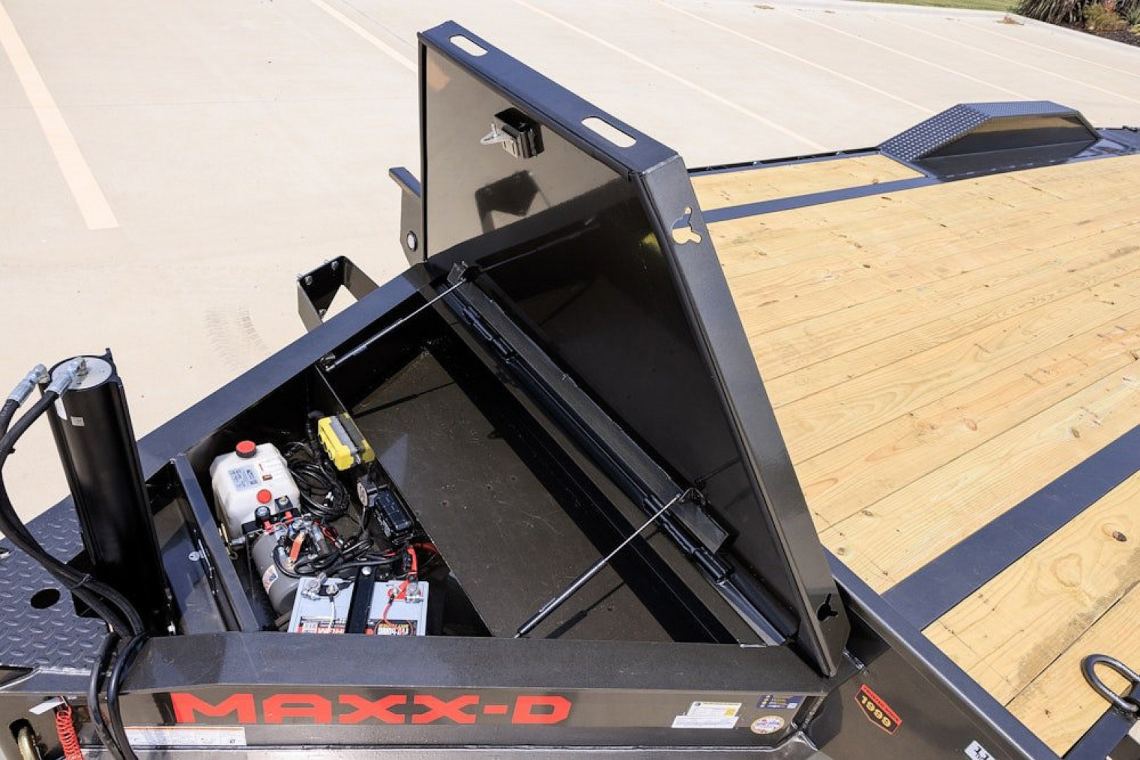 New 2026 MAXX-D 102x24 H9X 22K Equipment Hauler / 22,000 GVWR / 10K Super Single Torsion Axles / 5ft Dovetail / Maxxd Ramps / Drive Over Fenders