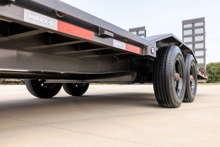 New 2026 MAXX-D 102x24 H9X 22K Equipment Hauler / 22,000 GVWR / 10K Super Single Torsion Axles / 5ft Dovetail / Maxxd Ramps / Drive Over Fenders