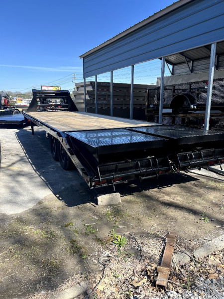 New 2025 P & T Trailers 14k 20+5 GOOSENECK MEGA Equipment Trailer