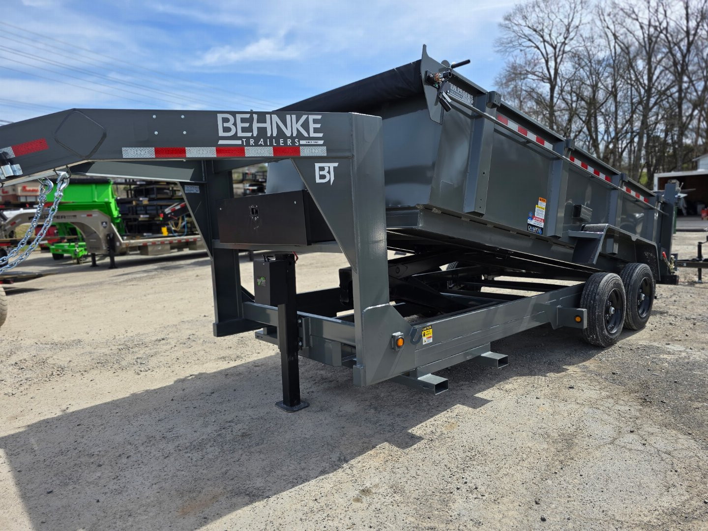 New 2025 Behnke LPD 83X16 16K GN HYD JACK Dump Trailer