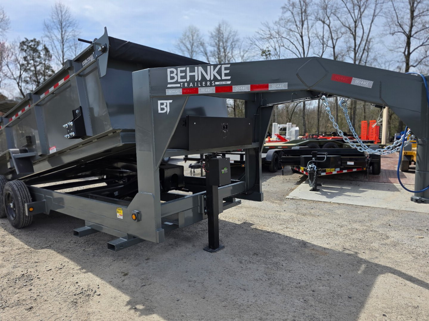 New 2025 Behnke LPD 83X16 16K GN HYD JACK Dump Trailer
