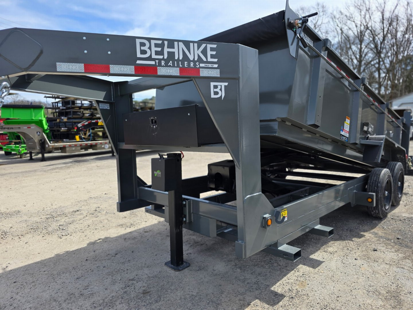 New 2025 Behnke LPD 83X16 16K GN HYD JACK Dump Trailer