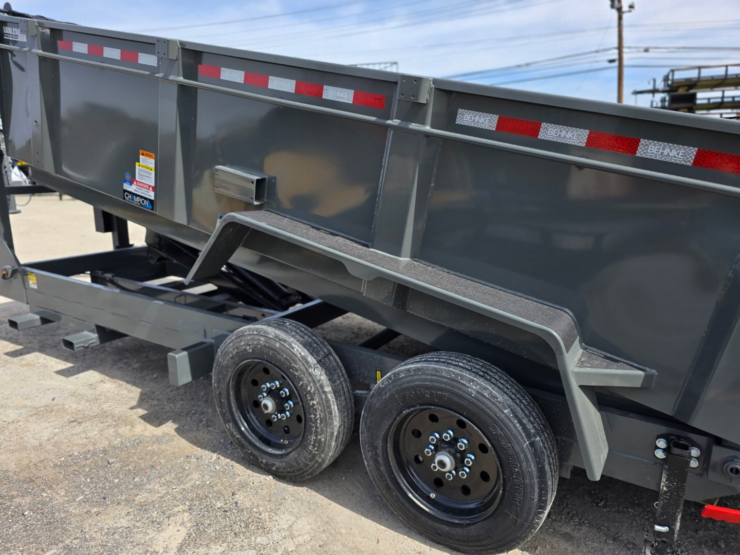 New 2025 Behnke LPD 83X16 16K GN HYD JACK Dump Trailer