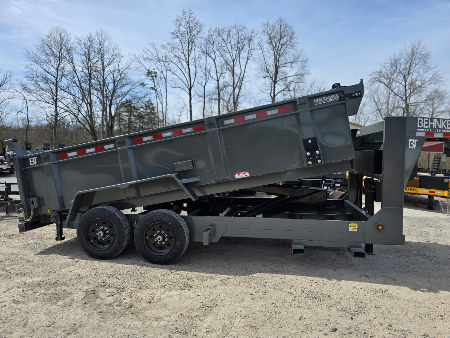 New 2025 Behnke LPD 83X16 16K GN HYD JACK Dump Trailer